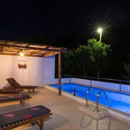 Villa Dalmatian Gem - Two-Bedroom Villa With Terrace And Swimming Pool Gruda Exterior foto